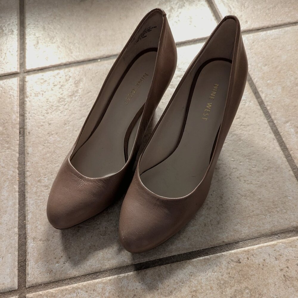 PERFECT Tan Nine West Wedge in Size 6